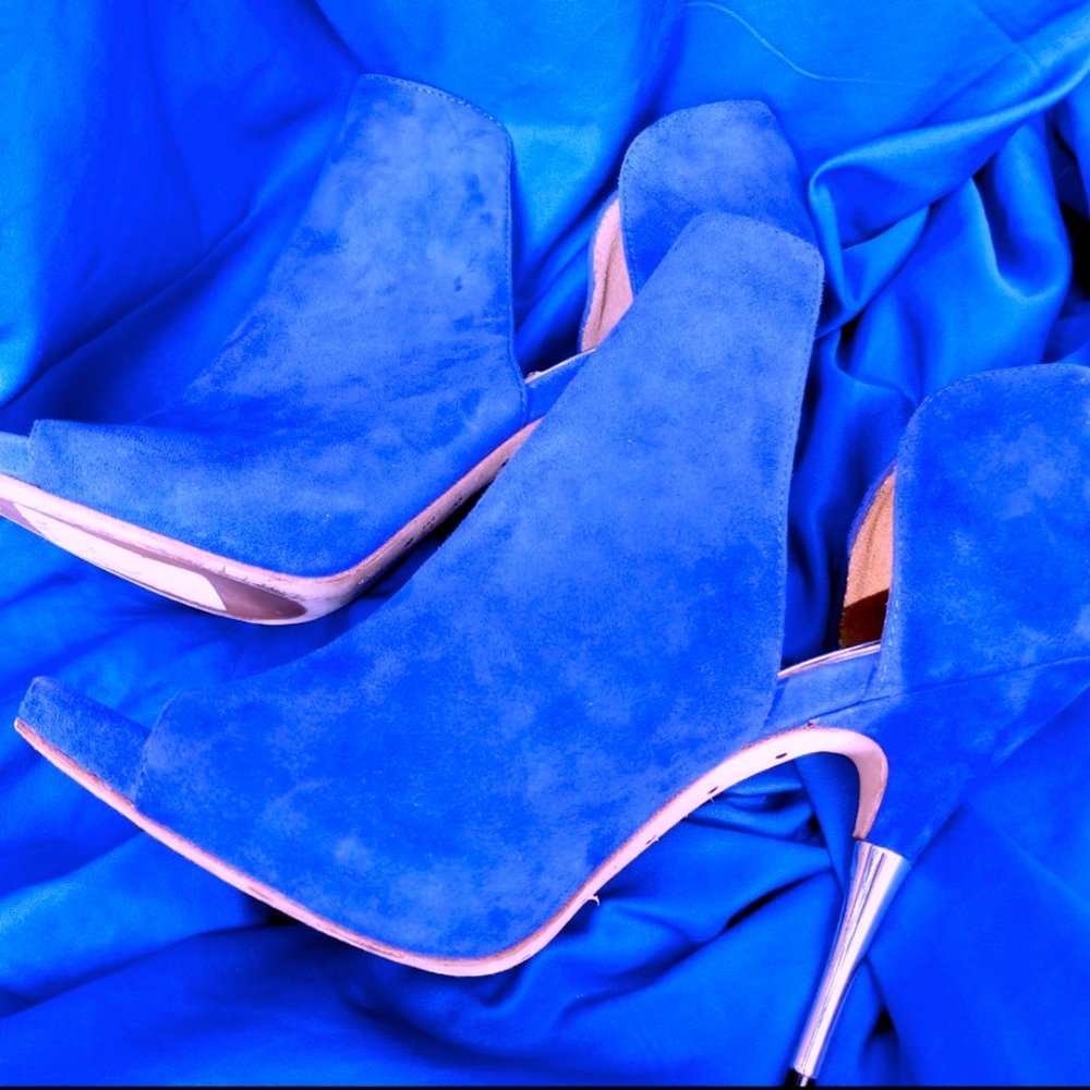 RACHEAL ZOES BLUE HEELS/BOOTIES